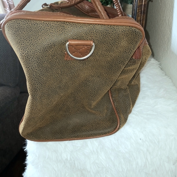 EMBASSY DUFFLEBAG/TRAVEL BAG tags have been removed - Picture 6 of 8